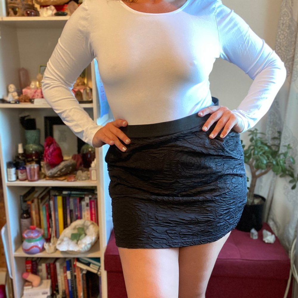 Black Ruched Mini Skirt - Picture 2 of 3
